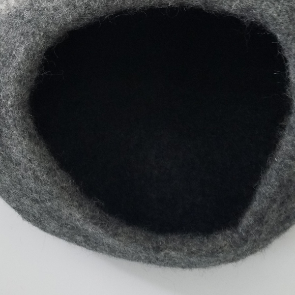 SOLD! Meowfia Premium Felt Cat Cave Bed NWT - Picture 8 of 10